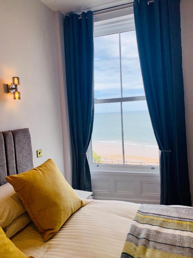 The Marlborough Sea View Holiday Apartments สการ์โบโรห์ ภายนอก รูปภาพ