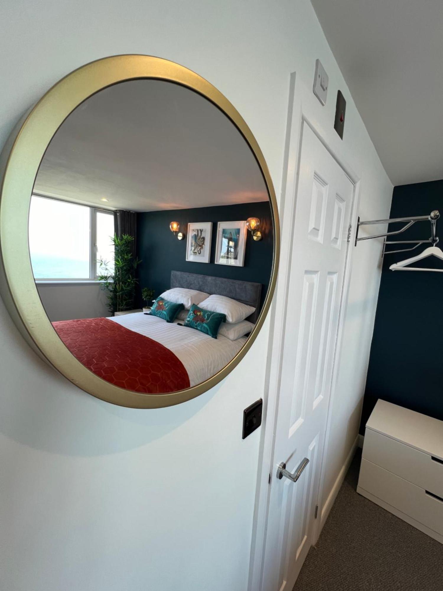 The Marlborough Sea View Holiday Apartments สการ์โบโรห์ ภายนอก รูปภาพ