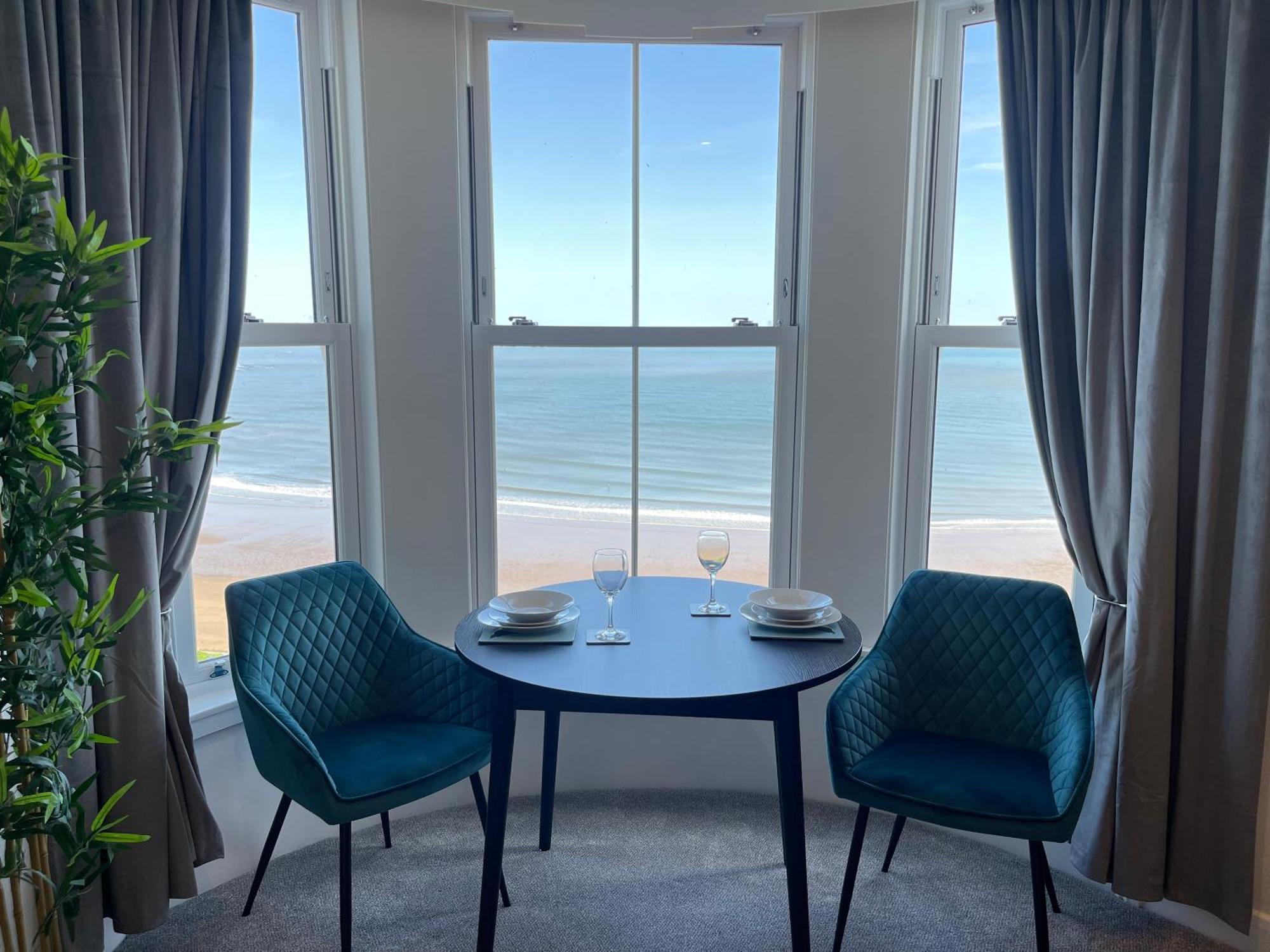 The Marlborough Sea View Holiday Apartments สการ์โบโรห์ ภายนอก รูปภาพ