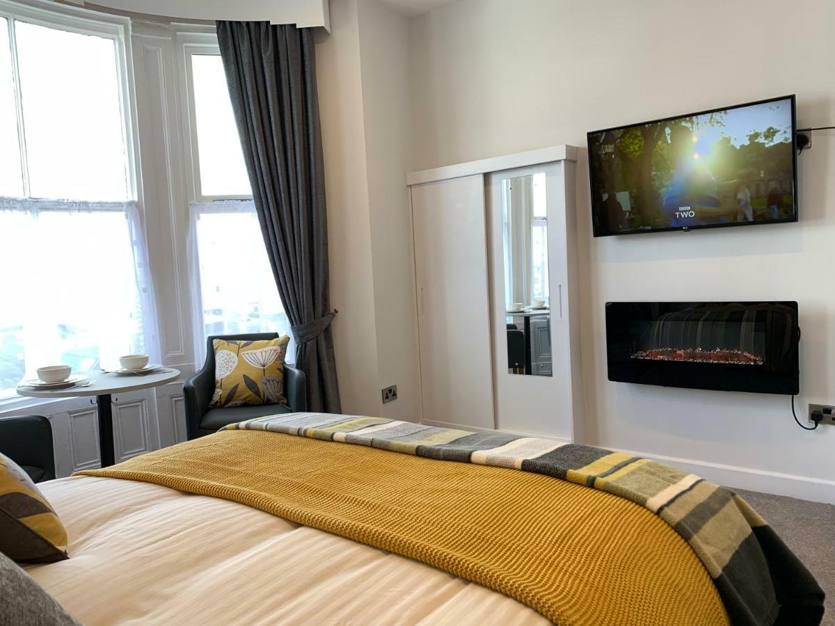The Marlborough Sea View Holiday Apartments สการ์โบโรห์ ภายนอก รูปภาพ
